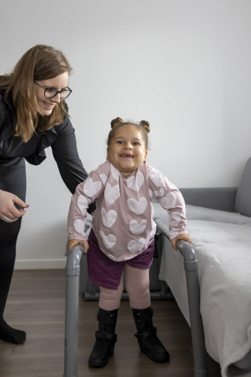 Portrait de Lana Martinez, atteinte d’une amyotrophie spinale et ayant pu bénéficier d’une thérapie génique